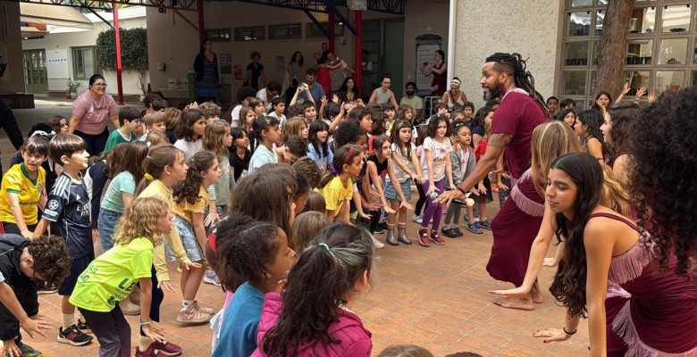 Apresentação de dança do Ensino Médio no Verinha