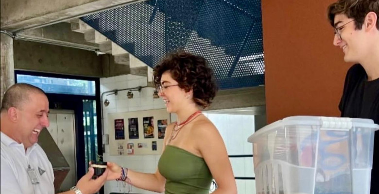 Um carinhoso presente dos alunos do Ensino Médio