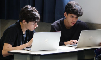 Apresentações sobre gestão sustentável de água para escola da Índia